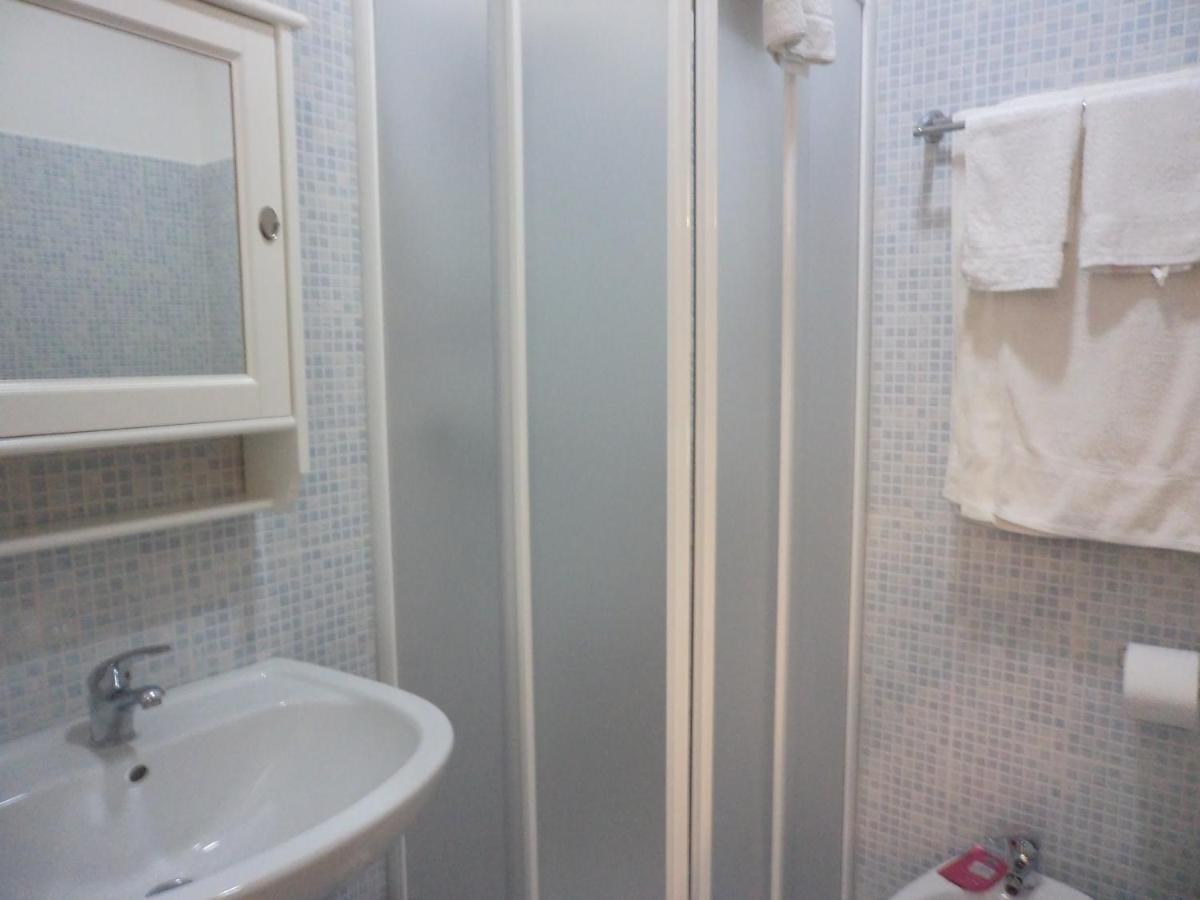 B&B Dimora Di Traiano Terracina Luaran gambar